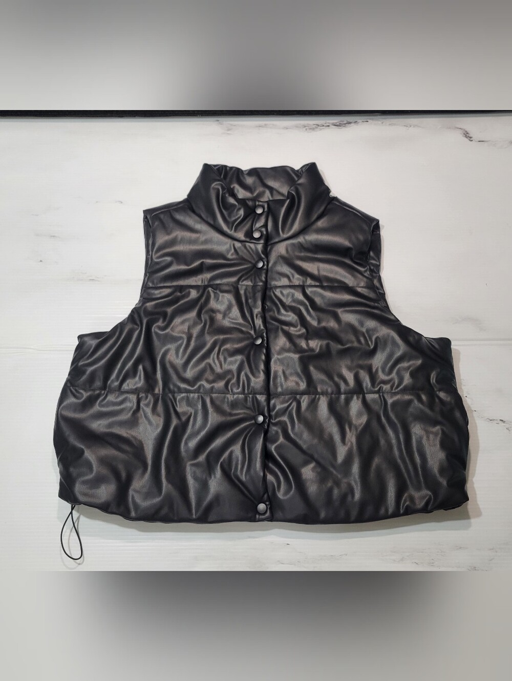 No Boundaries Womens XXXL 21 Black Faux Leather Snap Front Cropped Puffer Vest